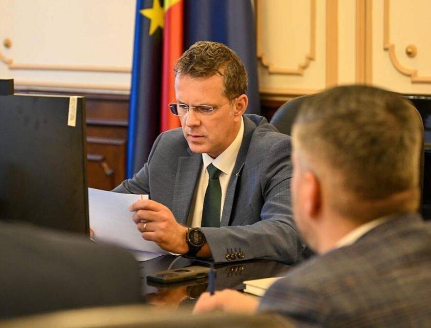 Romanian Defense Minister Resigns Over Resume Errors