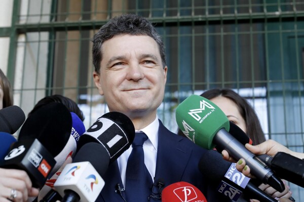 Nicusor Dan Faces George Simion in Romanian Elections